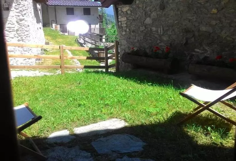 ホテル Locanda Degli Elfi E Ristorante Mascha Parpaja