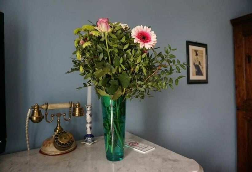 La Casa Blu Bed & Breakfast