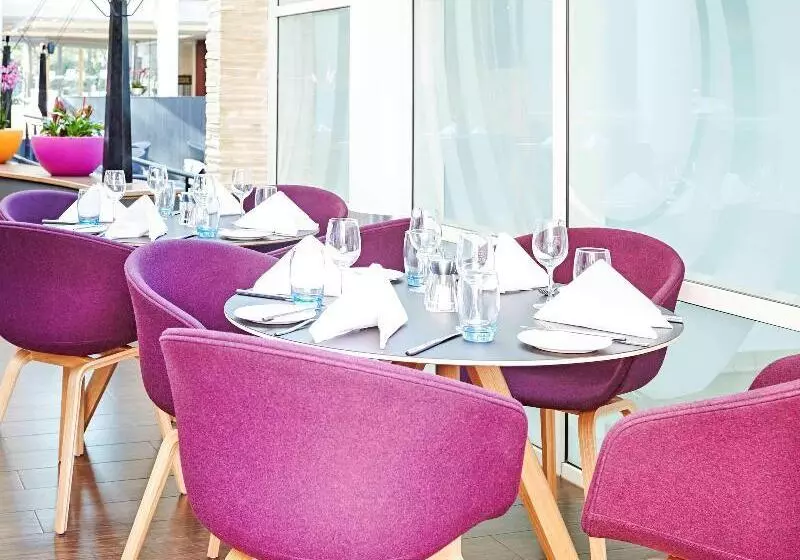 Novotel London Heathrow Airport M4 Jct. 4