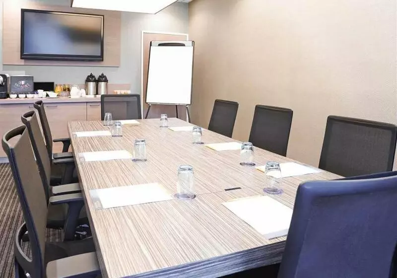 Novotel London Heathrow Airport M4 Jct. 4