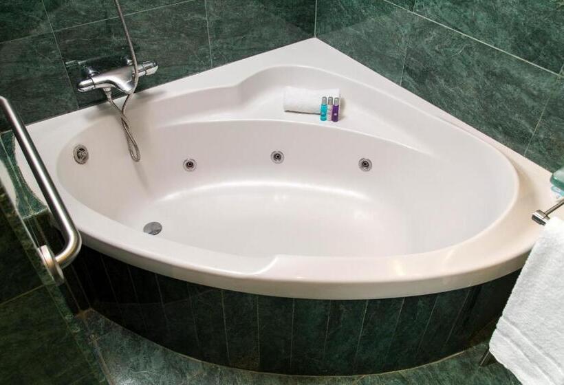 هتل Acevi Villarroel