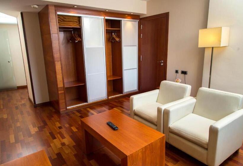 هتل Acevi Villarroel