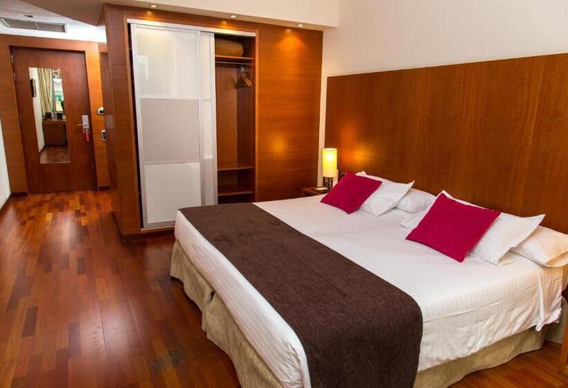 هتل Acevi Villarroel