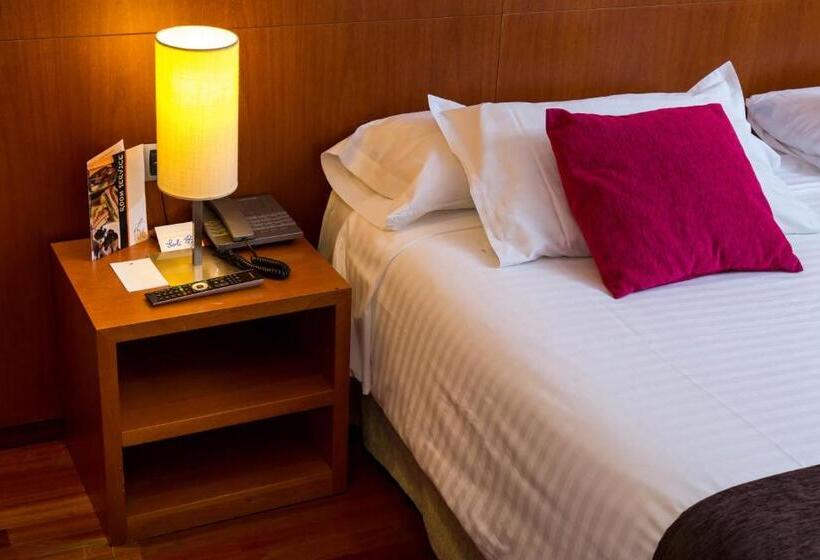 هتل Acevi Villarroel