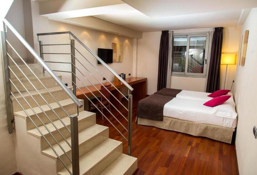 هتل Acevi Villarroel