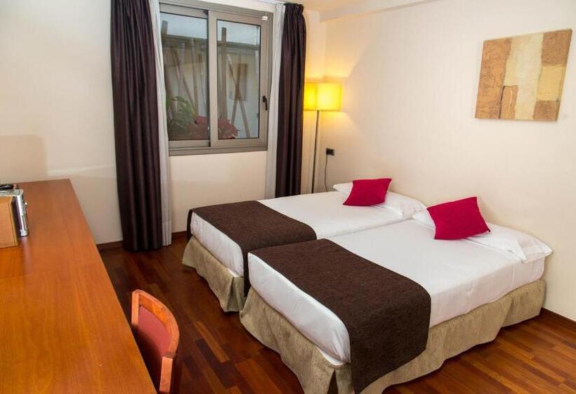 هتل Acevi Villarroel