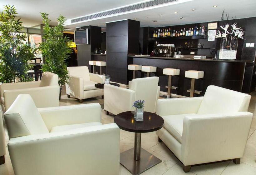 هتل Acevi Villarroel