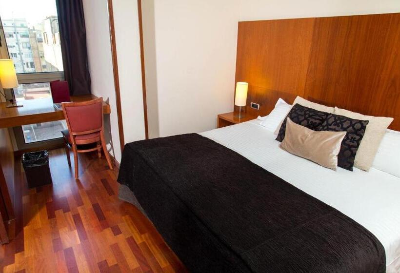 هتل Acevi Villarroel