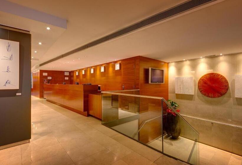 هتل Acevi Villarroel