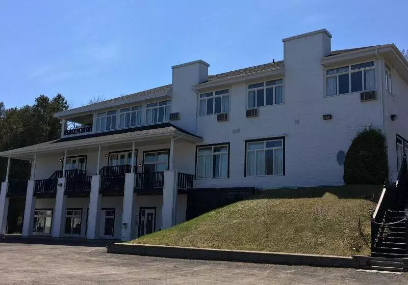 هتل Au Petit Berger