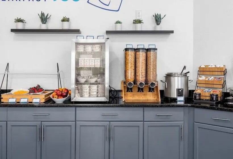 Hotelli Baymont by Wyndham Orlando Lake Buena Vista South