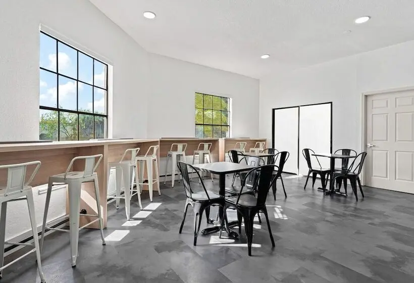 Hotelli Baymont by Wyndham Orlando Lake Buena Vista South