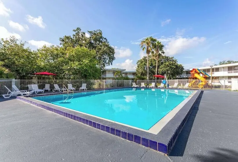 Hotelli Baymont by Wyndham Orlando Lake Buena Vista South