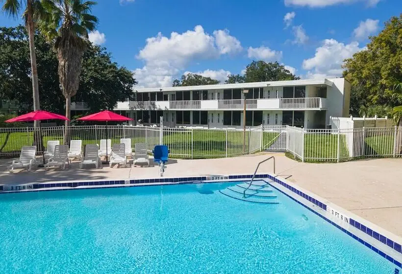 Hotelli Baymont by Wyndham Orlando Lake Buena Vista South