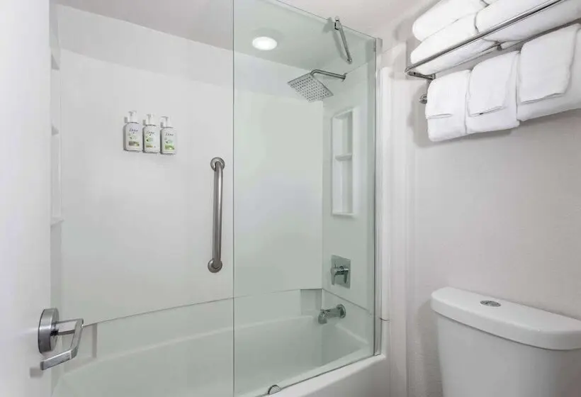 هتل Baymont by Wyndham Orlando Lake Buena Vista South