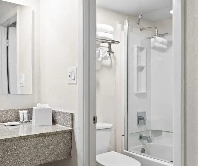 هتل Baymont by Wyndham Orlando Lake Buena Vista South