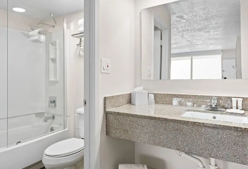 هتل Baymont by Wyndham Orlando Lake Buena Vista South