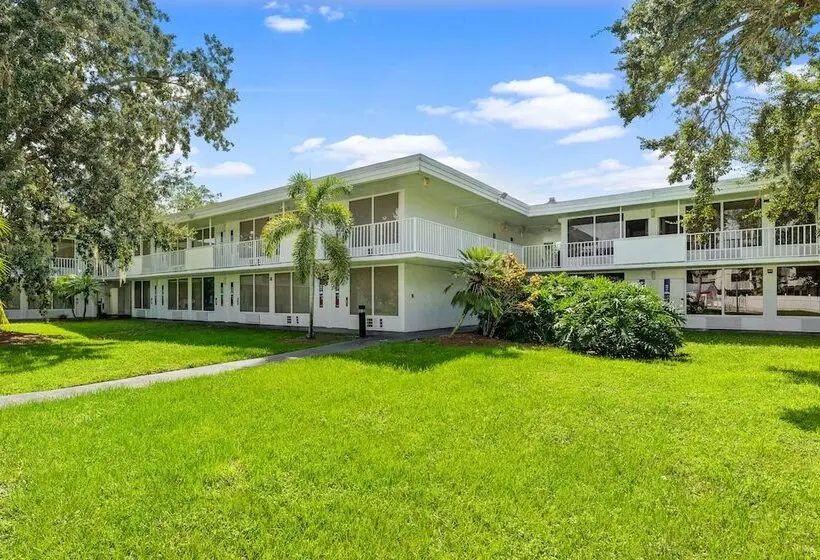 هتل Baymont by Wyndham Orlando Lake Buena Vista South