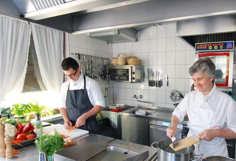 ユースホステル Gasthaus Zur Eiche