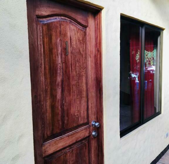 هتل Casa Esmeralda