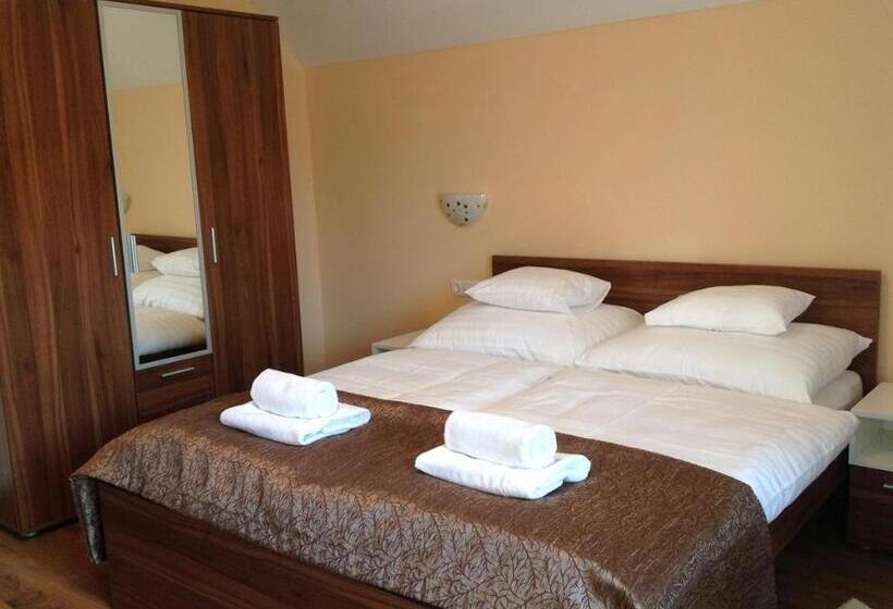 پانسیون Attila Apartmanház