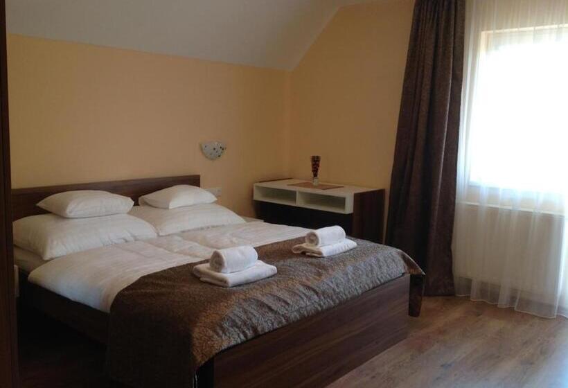 پانسیون Attila Apartmanház