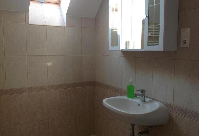 پانسیون Attila Apartmanház