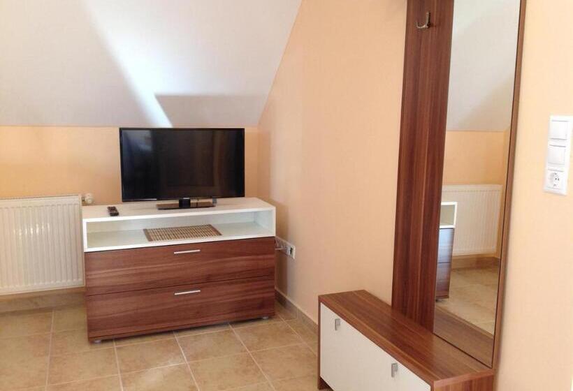 پانسیون Attila Apartmanház