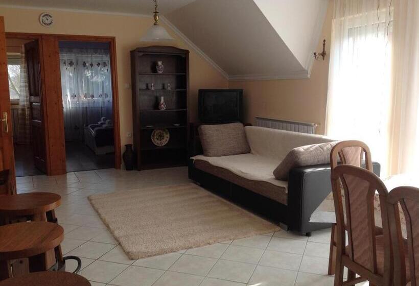 پانسیون Attila Apartmanház