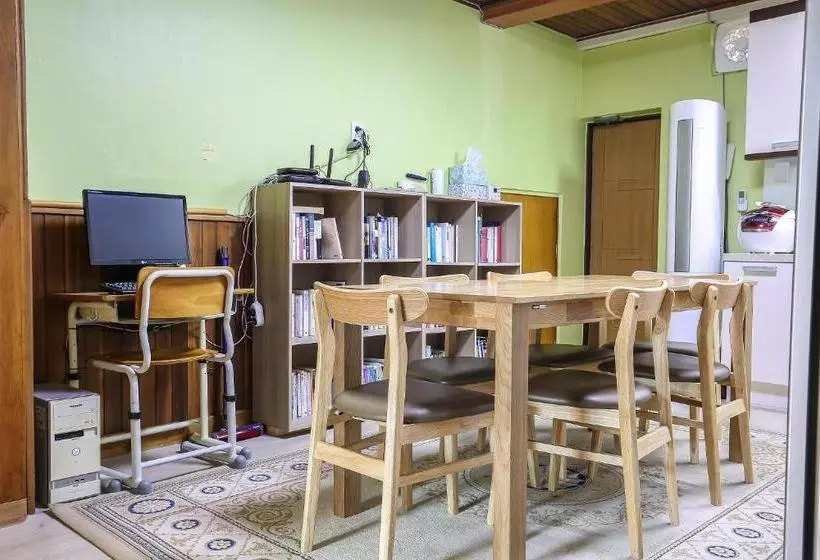 ペンション Gangneung Baugil Guesthouse