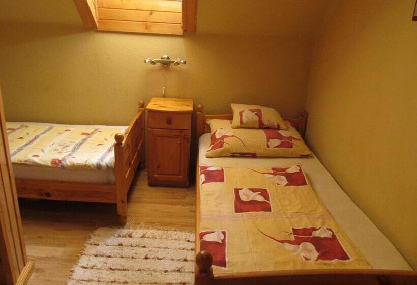 Пансион Tavi Fészek Fogadó