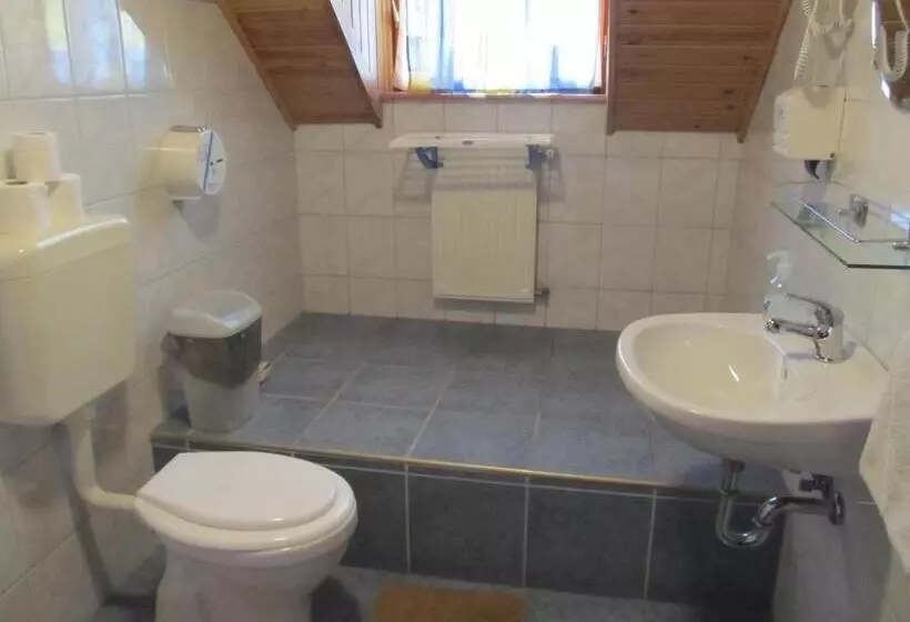 ペンション Tavi Fészek Fogadó