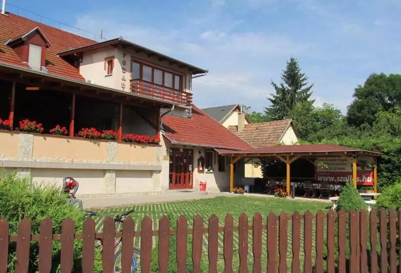 ペンション Tavi Fészek Fogadó