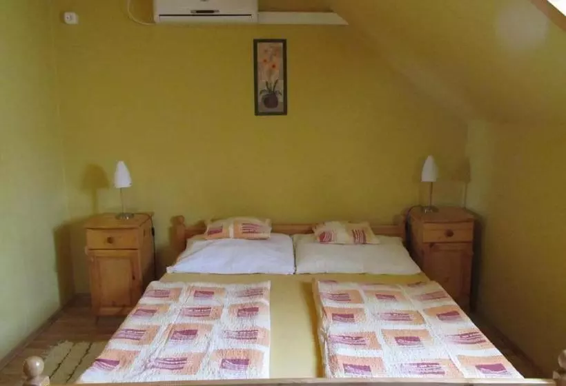 ペンション Tavi Fészek Fogadó