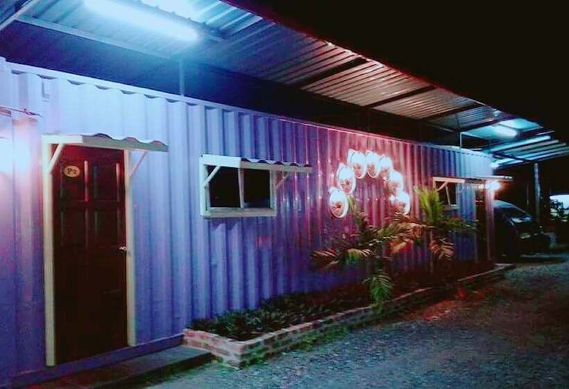 ホテル 5 Stone Cabin Chalet