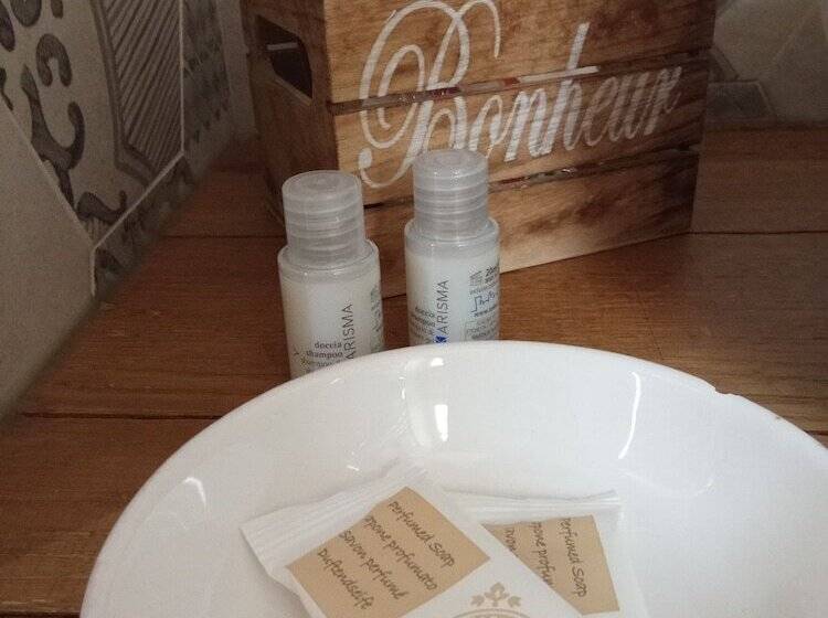 هتل B&b Antico Tralcio