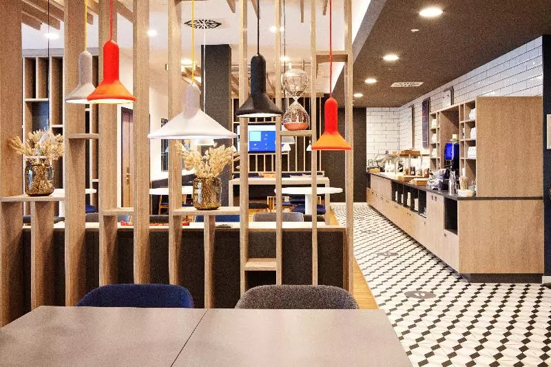 هتل Holiday Inn Express Munich   Olympiapark, An Ihg