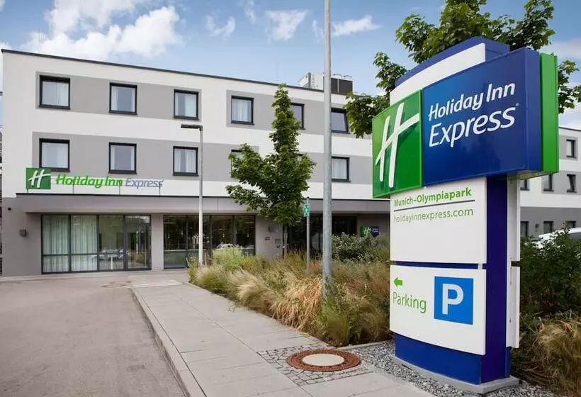 هتل Holiday Inn Express Munich   Olympiapark, An Ihg