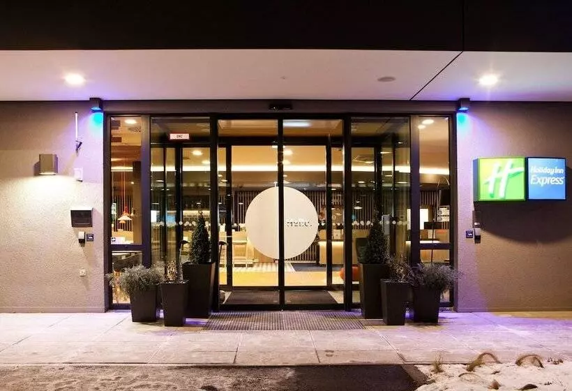 هتل Holiday Inn Express Munich   Olympiapark, An Ihg