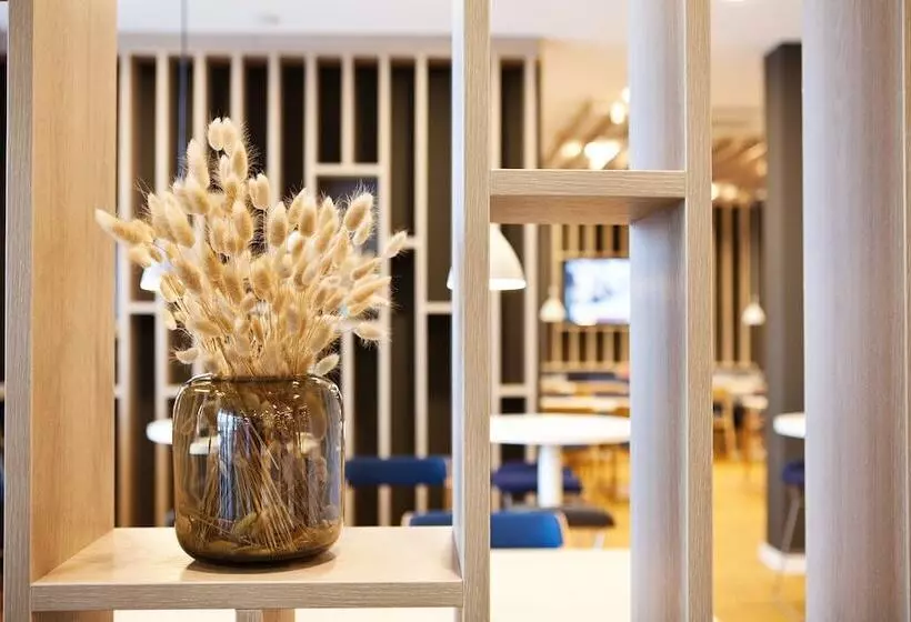 هتل Holiday Inn Express Munich   Olympiapark, An Ihg