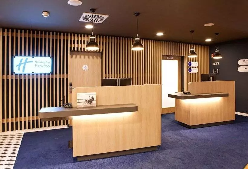 هتل Holiday Inn Express Munich   Olympiapark, An Ihg