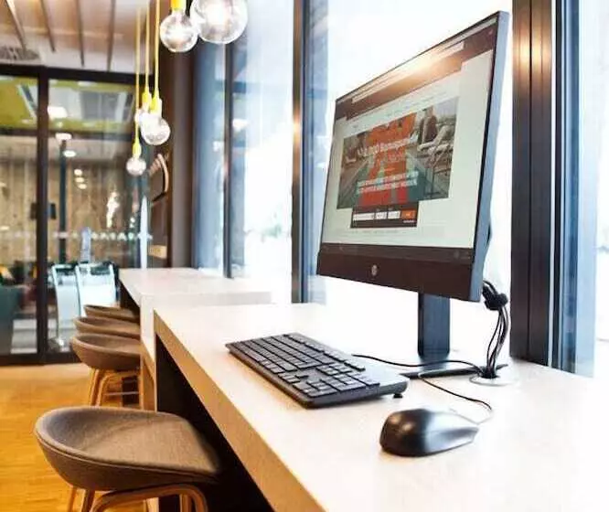 هتل Holiday Inn Express Munich   Olympiapark, An Ihg