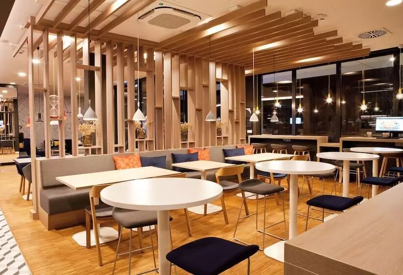 هتل Holiday Inn Express Munich   Olympiapark, An Ihg