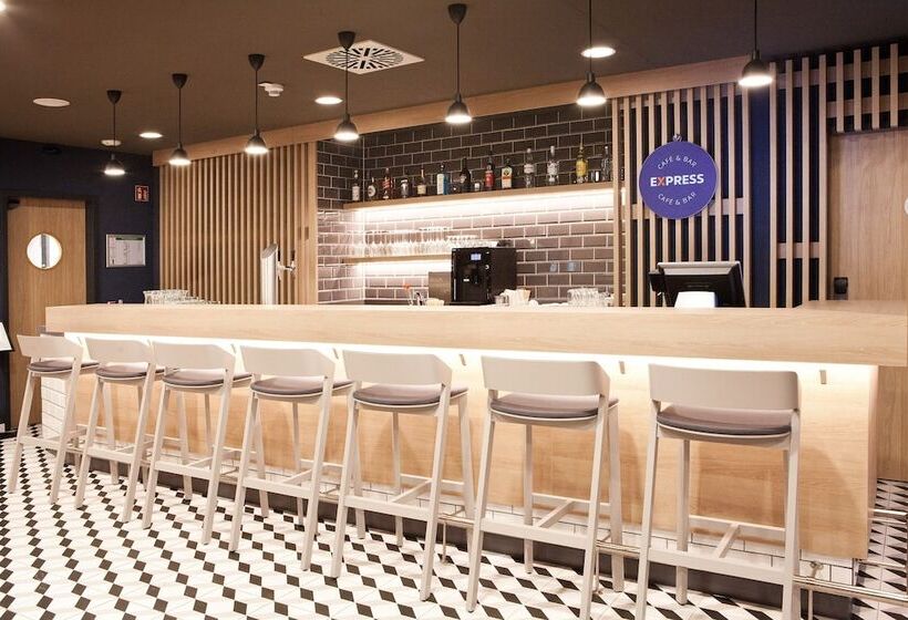 Hotel Holiday Inn Express Munich Olympiapark, An Ihg