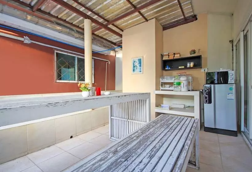 هتل Phuket Airport Suites & Lounge Bar