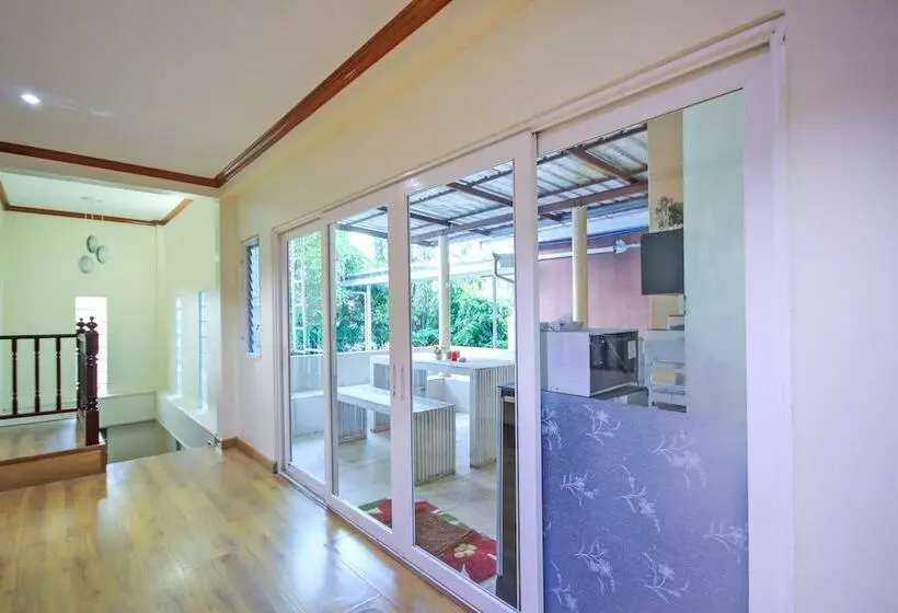 هتل Phuket Airport Suites & Lounge Bar