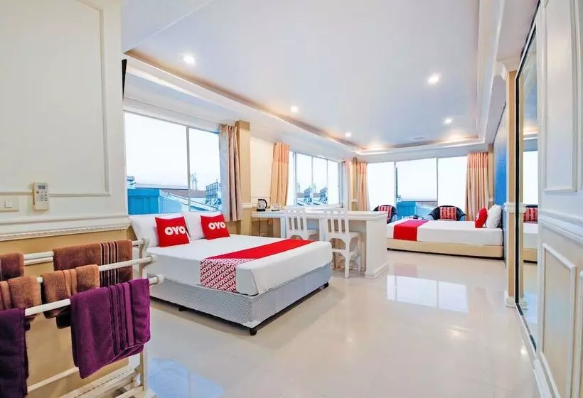 هتل Phuket Airport Suites & Lounge Bar