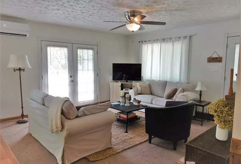 Chimney Bluff Cottage