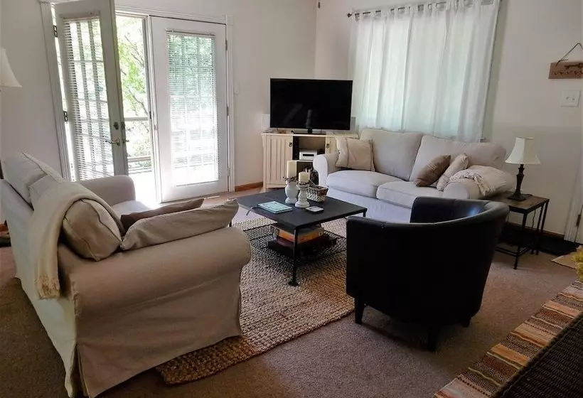 Chimney Bluff Cottage