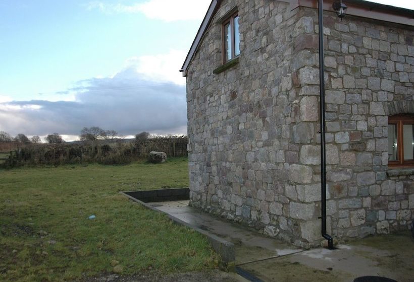 Cozy Cottage In Ystradgynlais With Garden